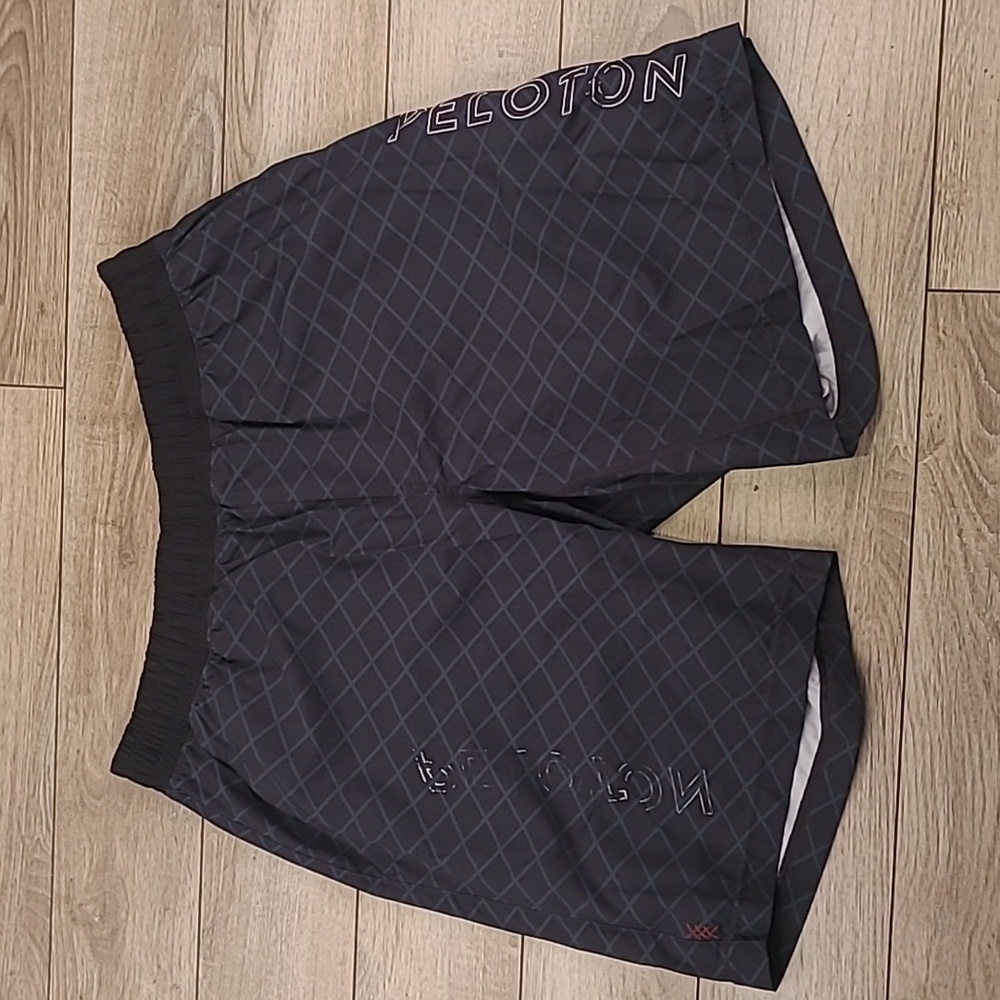 RHONE x PELOTON Black Green Grey Plaid Sz Medium Mens Athletic Workout Shorts